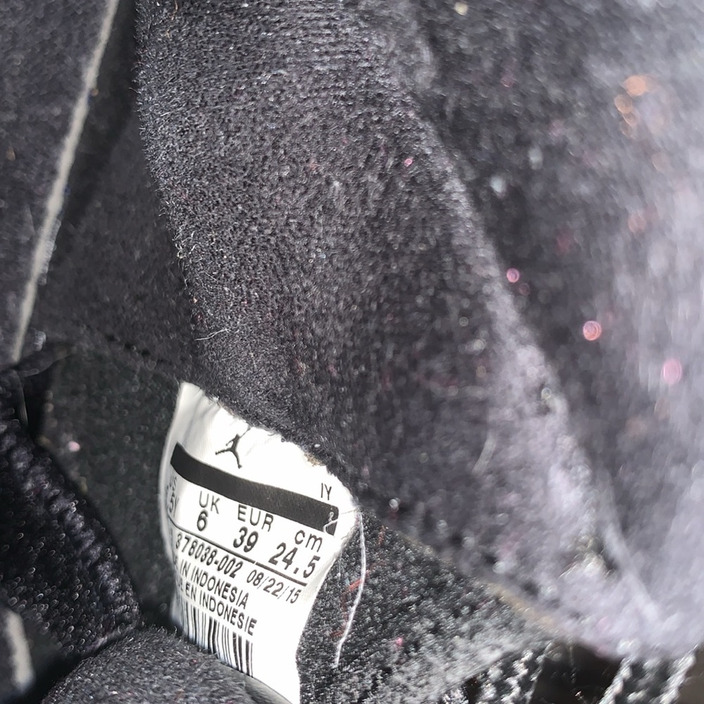 Youth Jordans - Picture 10 of 10